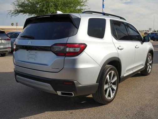 2023 Honda Pilot Touring 8-Passenger