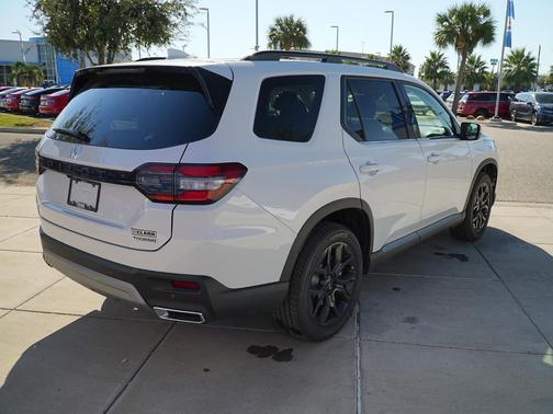 2025 Honda Pilot Touring 8-Passenger