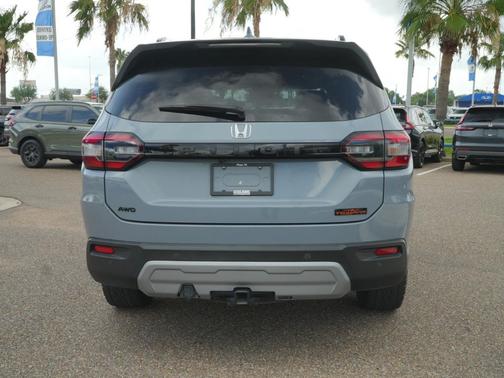 Sonic Gray Pearl 2024 Honda Pilot TrailSport