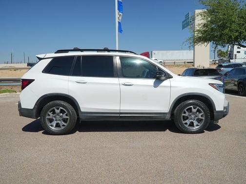 Platinum White Pearl 2023 Honda Passport AWD TrailSport