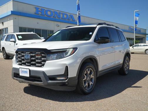 Platinum White Pearl 2023 Honda Passport AWD TrailSport