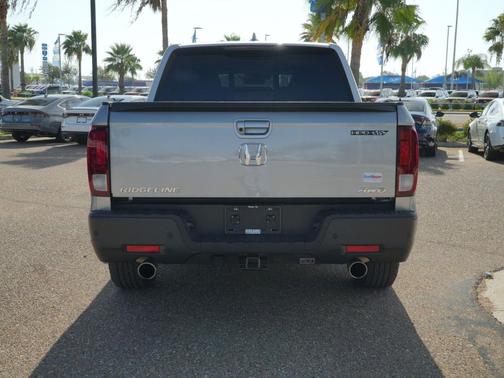 Lunar Silver Metallic 2023 Honda Ridgeline RTL-E