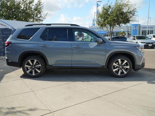 2025 Honda Pilot Touring 8-Passenger