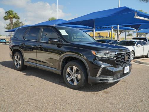 Crystal Black Pearl 2023 Honda Pilot 2WD EX-L 7 Passenger