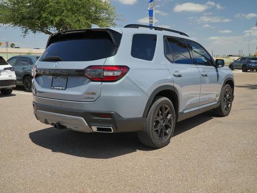 2025 Honda Pilot Touring 8-Passenger