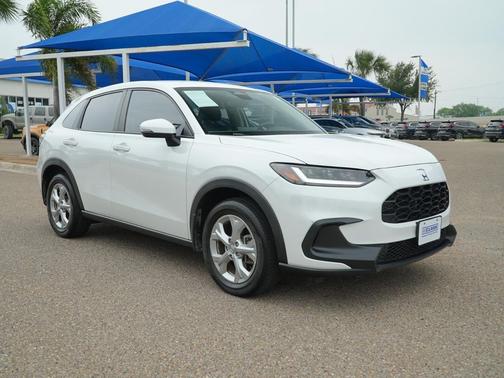 Platinum White Pearl 2023 Honda HR-V LX