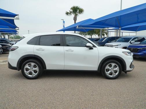 Platinum White Pearl 2023 Honda HR-V LX