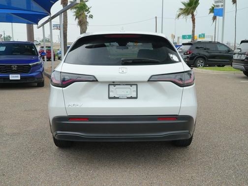 Platinum White Pearl 2023 Honda HR-V LX