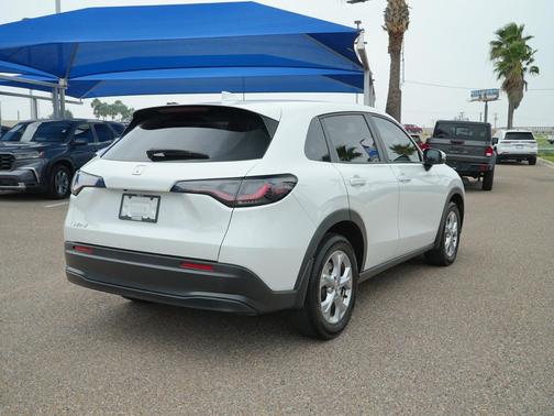 Platinum White Pearl 2023 Honda HR-V LX