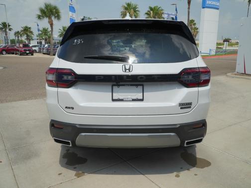 Platinum White Pearl 2026 Honda Pilot Touring 8-Passenger
