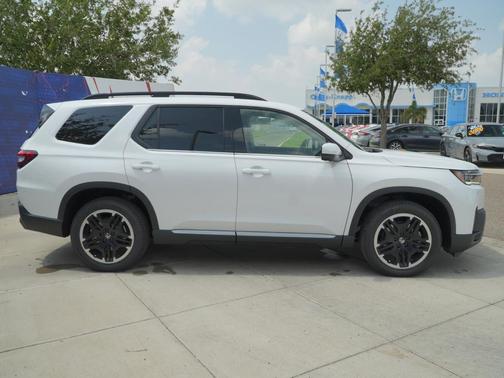 Platinum White Pearl 2026 Honda Pilot Touring 8-Passenger