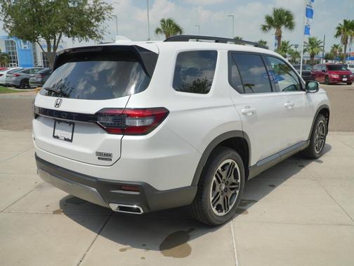 Platinum White Pearl 2026 Honda Pilot Touring 8-Passenger
