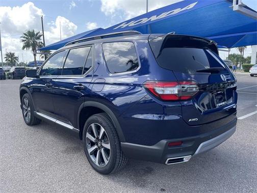 Obsidian Blue Pearl 2024 Honda Pilot Touring 8-Passenger