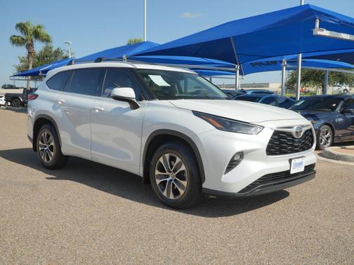 Wind Chill Pearl 2022 Toyota Highlander XLE