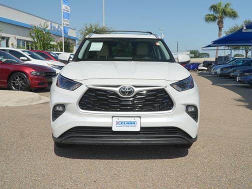 Wind Chill Pearl 2022 Toyota Highlander XLE
