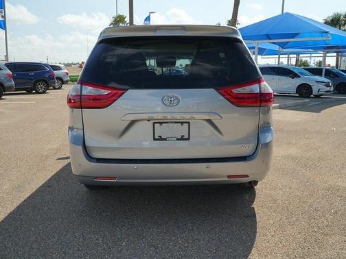 2015 Toyota Sienna XLE