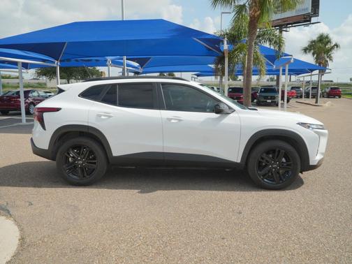 Summit White 2025 Chevrolet Trax FWD ACTIV