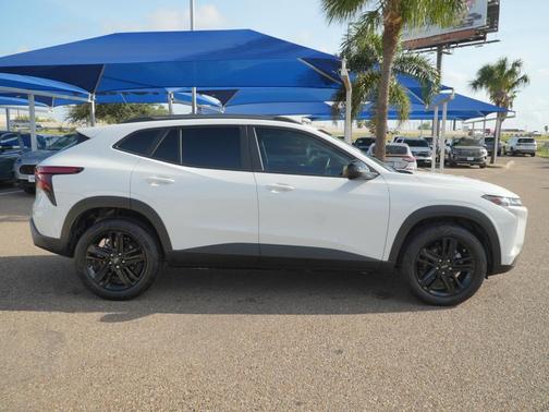 Summit White 2025 Chevrolet Trax FWD ACTIV