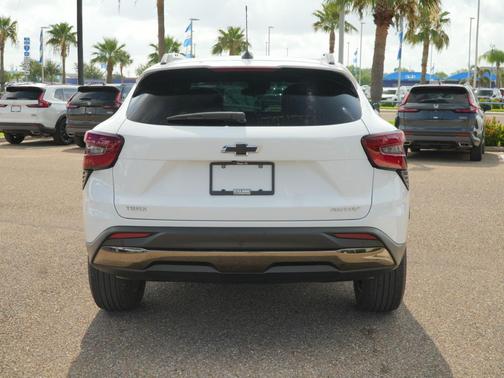 Summit White 2025 Chevrolet Trax FWD ACTIV