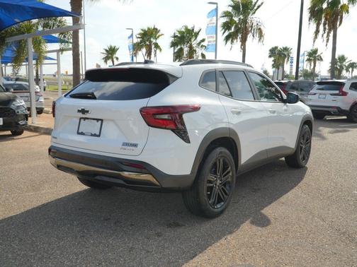 Summit White 2025 Chevrolet Trax FWD ACTIV
