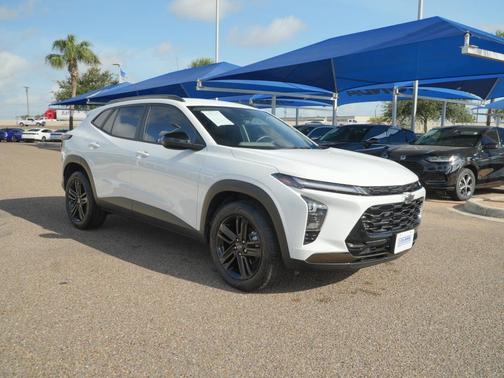 Summit White 2025 Chevrolet Trax FWD ACTIV
