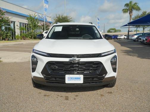 Summit White 2025 Chevrolet Trax FWD ACTIV