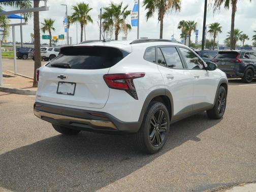 Summit White 2025 Chevrolet Trax FWD ACTIV