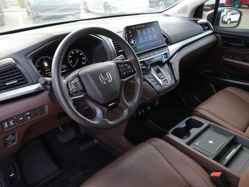 Platinum White Pearl 2025 Honda Odyssey Touring