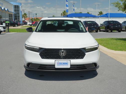 Platinum White Pearl 2026 Honda Accord SE