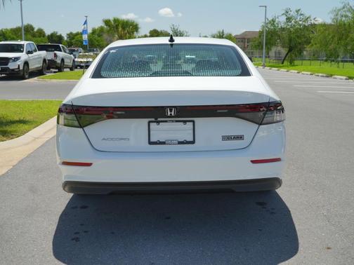 Platinum White Pearl 2026 Honda Accord SE