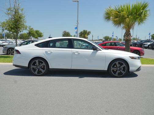 Platinum White Pearl 2026 Honda Accord SE