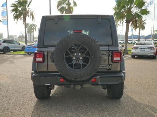 Granite Crystal Metallic Clearcoat 2024 Jeep Wrangler Willys