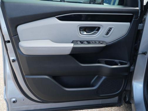 Lunar Silver Metallic 2023 Honda Pilot 2WD EX-L 8 Passenger