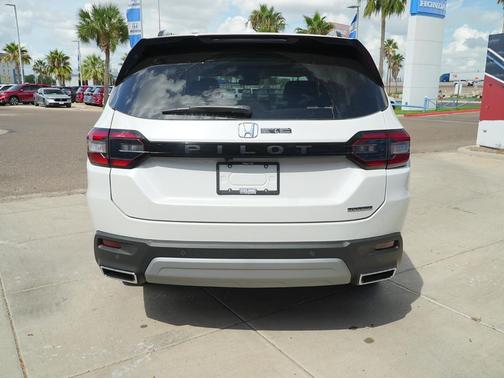 2025 Honda Pilot Touring 8-Passenger