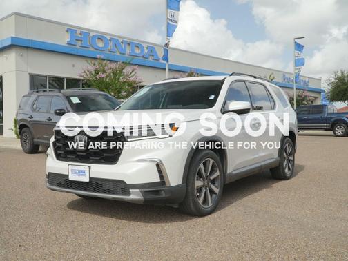 Platinum White Pearl 2024 Honda Pilot Touring 8-Passenger