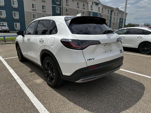 Platinum White Pearl 2026 Honda HR-V 2WD Sport