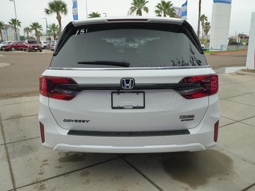 Platinum White Pearl 2026 Honda Odyssey Sport-L