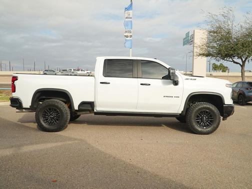 2025 Chevrolet Silverado 2500 4WD Crew Cab Standard Bed ZR2