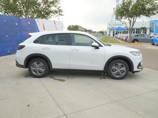 Platinum White Pearl 2027 Honda HR-V LX