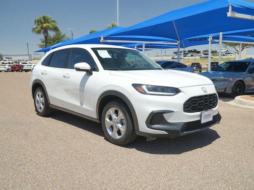 Platinum White Pearl 2024 Honda HR-V LX