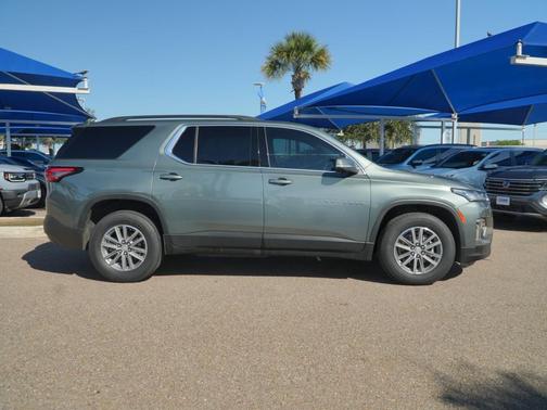 Silver Sage Metallic 2023 Chevrolet Traverse LT Cloth
