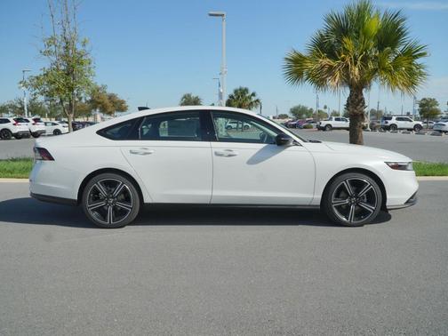 Platinum White Pearl 2026 Honda Accord SE