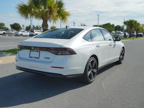 Platinum White Pearl 2026 Honda Accord SE