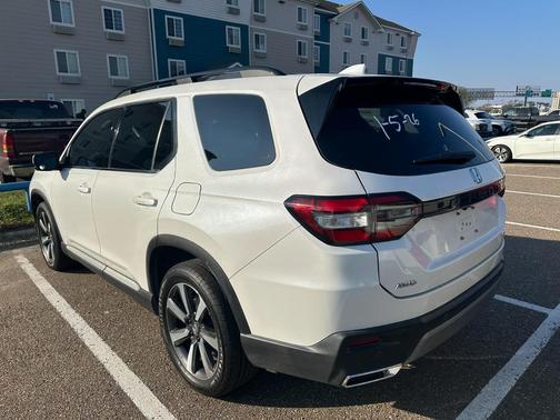 2023 Honda Pilot Touring 8-Passenger