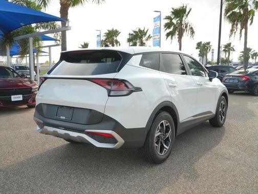 Snow White Pearl 2023 Kia Sportage LX