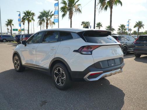 Snow White Pearl 2023 Kia Sportage LX