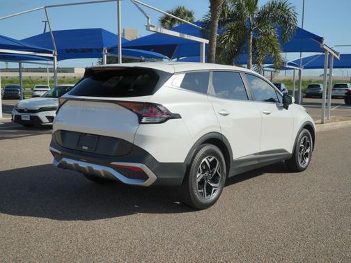 Snow White Pearl 2023 Kia Sportage LX