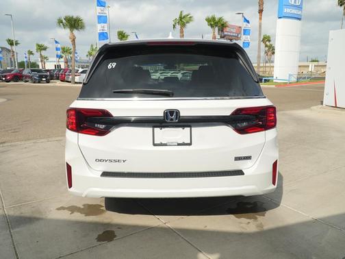 Platinum White Pearl 2026 Honda Odyssey EX-L