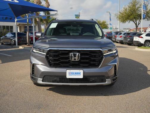 2025 Honda Pilot Touring 8-Passenger