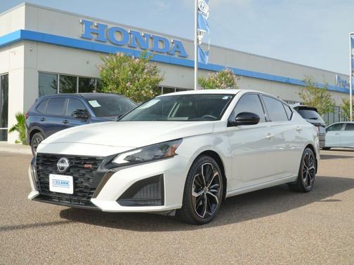 Pearl White Tricoat 2023 Nissan Altima SR FWD